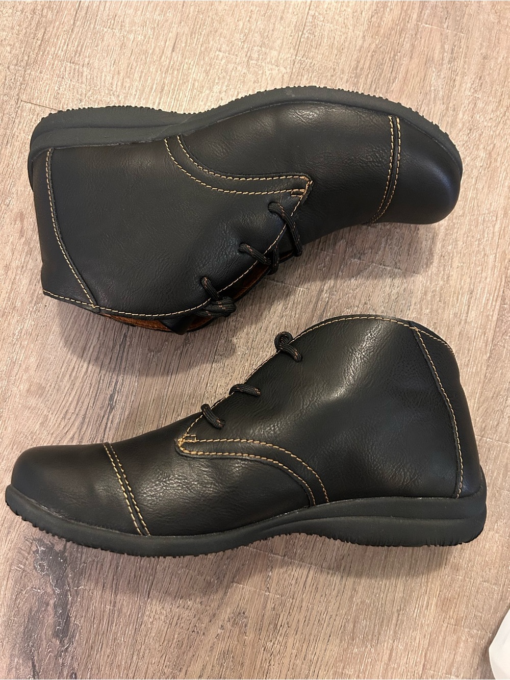 B.O.C. Chukka Ankle Boots Womens Size 8M Black Lace-Up Contrast Stitch New